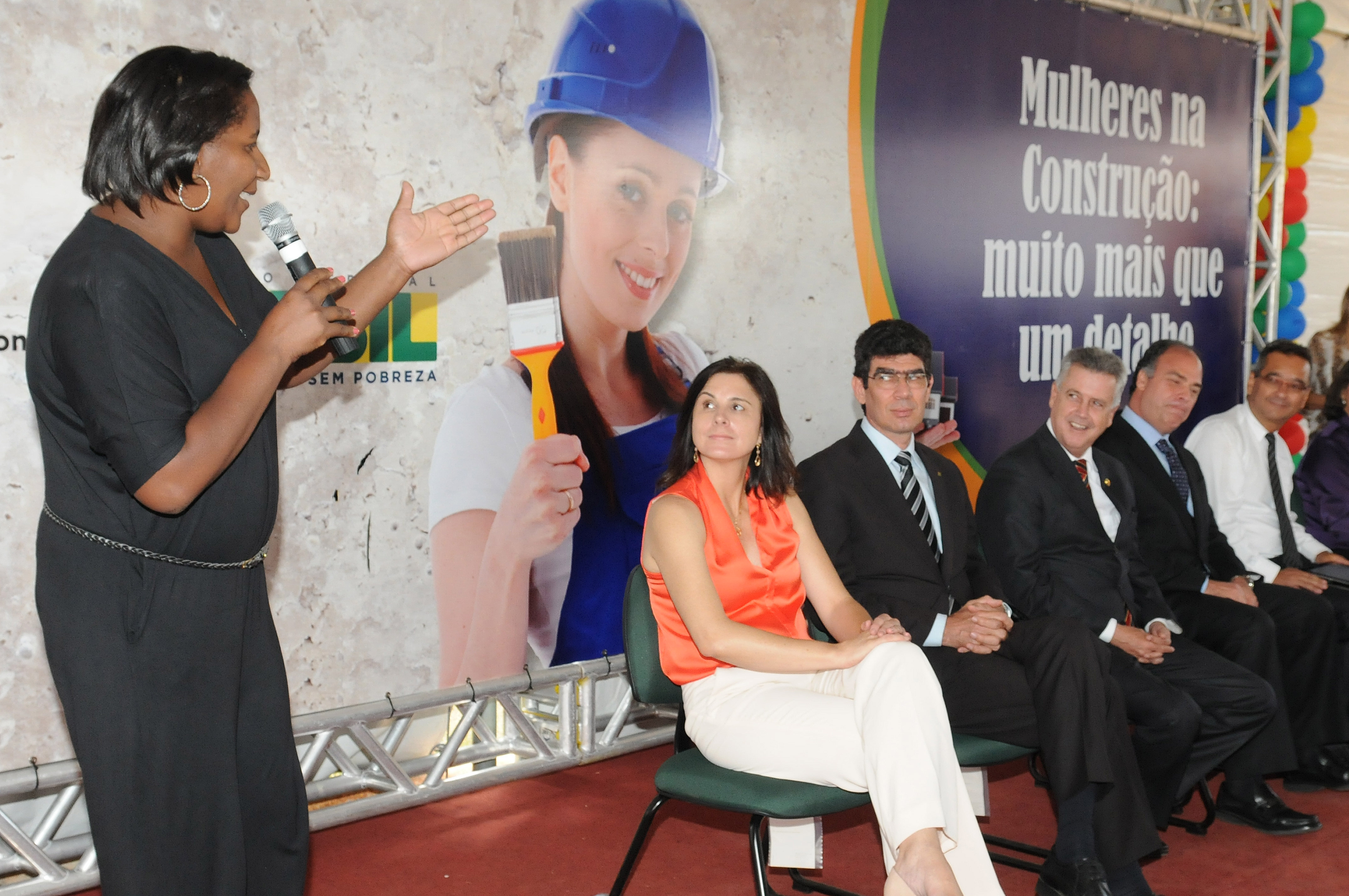  7304_SRL_1954 Entrega de certificados às mulheres do Programa Mulheres na Construção  22-05-13.jpg
